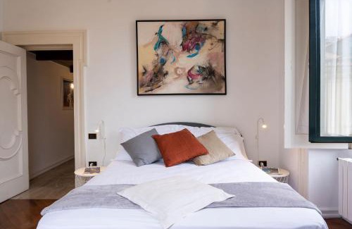 Historical Downtown Salerno Apartment | Bella Domus Suites