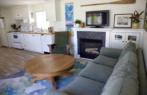 Saturna Island Cottage | Bella Haven on Saturna. Oceanfront Beach House. Perfect Getaway for Two.