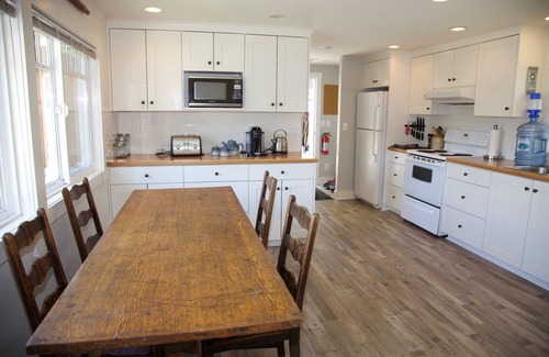 Saturna Island Cottage | Bella Haven on Saturna. Oceanfront Beach House. Perfect Getaway for Two.