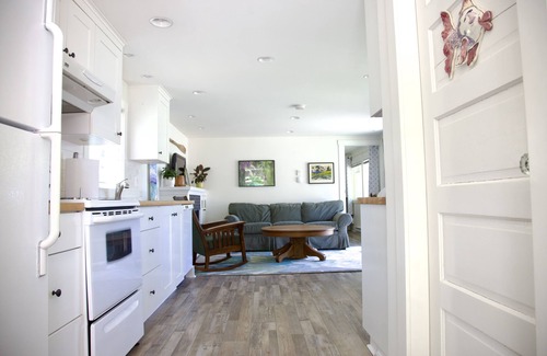 Saturna Island Cottage | Bella Haven on Saturna. Oceanfront Beach House. Perfect Getaway for Two.