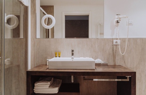 Portese Hotel | Bella Hotel & Restaurant