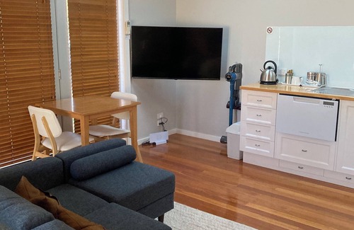 Woodend Apartment | Bella Loft: luxury studio apartment in the heart of Woodend