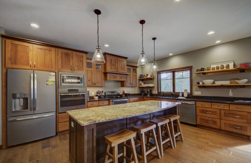 Deadwood Cabin | Bella Luna- 5 Bedroom with Hottub, Deadwood