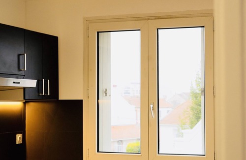La Chapelle-Saint-Luc Apartment | Bella Luna III: Elegant and bright Apartment-Balcony-Free parking-Massage