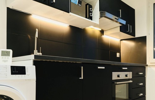 La Chapelle-Saint-Luc Apartment | Bella Luna III: Elegant and bright Apartment-Balcony-Free parking-Massage