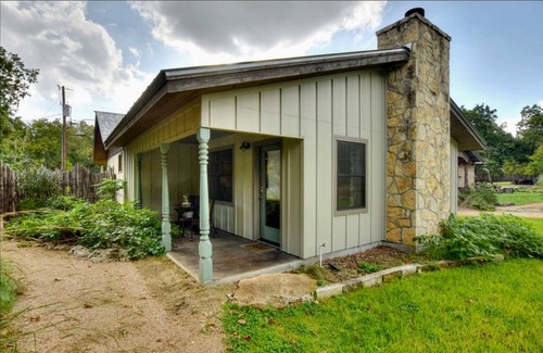 Wimberley Cottage | Bella Rosa Cottage - Stroll to Wimberley Square! Cypress Creek just steps away