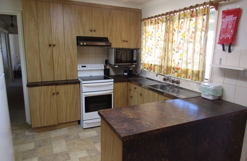Para Wurlie House | Bella's Bayview - Esplanade position! Off Peak Special!