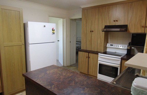 Para Wurlie House | Bella's Bayview - Esplanade position! Off Peak Special!