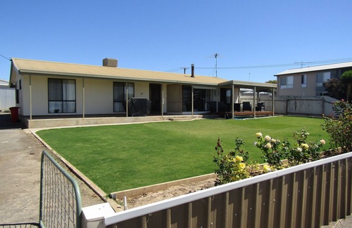 Para Wurlie House | Bella's Bayview - Esplanade position! Off Peak Special!
