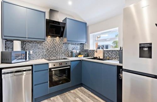 Mapperley House | Bella's House 12mins bus to Motor Point Arena Free Street Parking