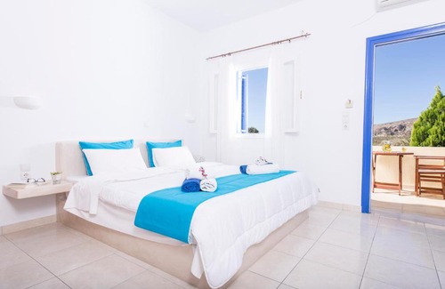 Agios Georgios Hotel | Bella Santorini