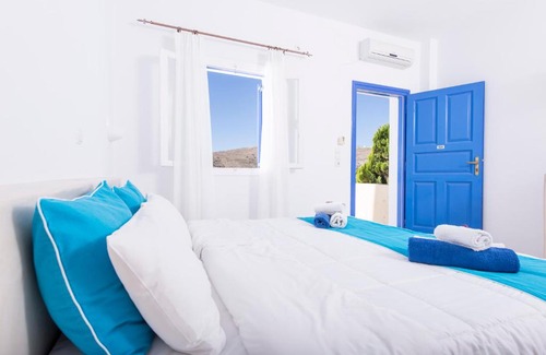 Agios Georgios Hotel | Bella Santorini