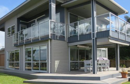 Oneroa House | Bella Seven- Stay Waiheke