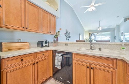 Biggar Condo | Bella Terra - Top floor condo with Lake Views!