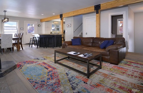 Crested Butte House | Bella View/Pet Friendly Luxury Home in Town! Walk to it All! Hot Tub! Garage