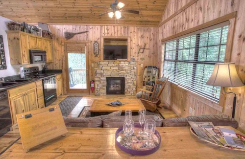 Cleveland Cabin | Bella Vista - Cozy Cabin with Breathtaking Views
