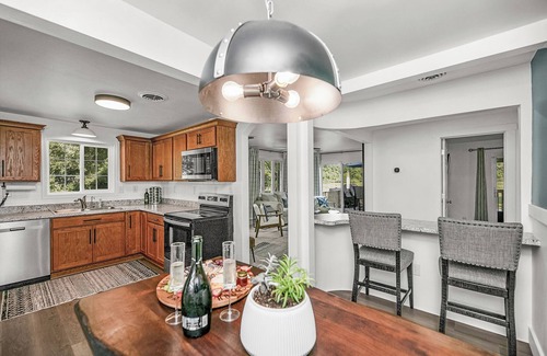 Elkhart House | Bella Vista Lake House – A Peaceful Waterfront Retreat on Scenic Heaton Lake