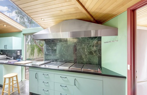Bellerive House | BELLA VISTA. Large Family Home. Views Forever.