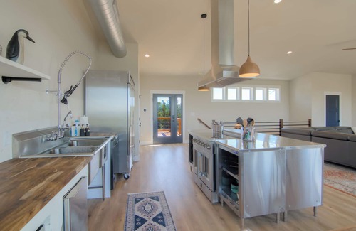 Canyon Lake House | Bella Vista Oasis - Luxury Private Lake View, Heated Pool & Hot Tub