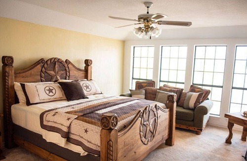 Cross Roads House | BELLA VISTA RANCH
