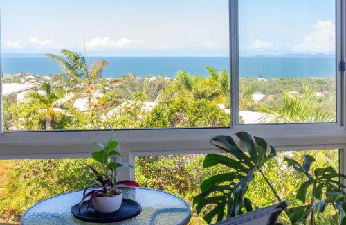 Taranganba Apartment | Bella Vista - Spectacular Ocean Views & Continental Breakfast