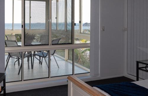 Taranganba Apartment | Bella Vista - Spectacular Ocean Views & Continental Breakfast