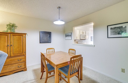 Bella Vista House | Bella Vista Townhome w/Deck Near Back 40 Trail!