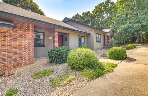 Bella Vista House | Bella Vista Townhome with Deck Near Back 40 Trail!