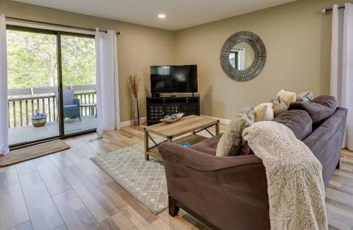 Bella Vista House | Bella Vista Townhome with Deck Near Back 40 Trails!