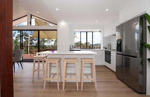 Surfside House | Bella Vista with swimming pool and ocean view