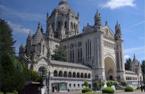 Lisieux Apartment | Bella Vita - Apartment1 - Fully equipped - TV Netflix - Station - Basilica - Center