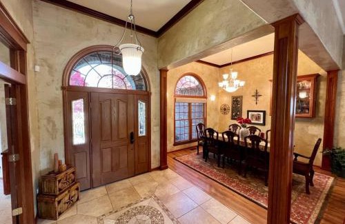 Baker City House | Bella Vita Estate Luxury Home With Hot Tub on Golf Course