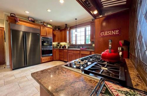 Baker City House | Bella Vita Estate Luxury Home With Hot Tub on Golf Course