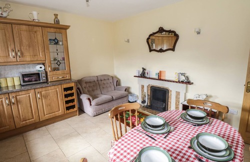 Ballysadare Cottage | BELLADRIHID COTTAGE, pet friendly in Ballysadare, County Sligo