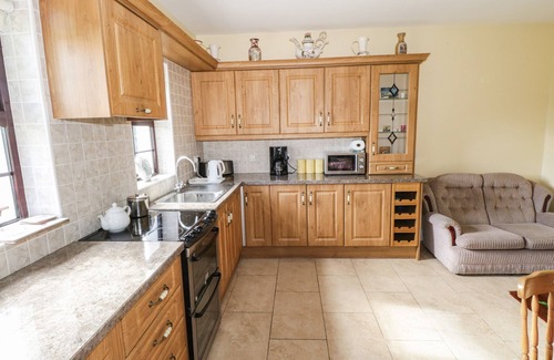 Ballysadare Cottage | BELLADRIHID COTTAGE, pet friendly in Ballysadare, County Sligo