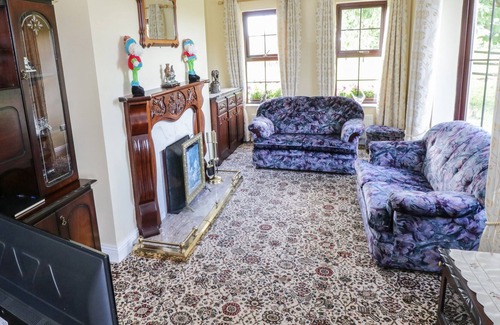 Ballysadare Cottage | BELLADRIHID COTTAGE, pet friendly in Ballysadare, County Sligo