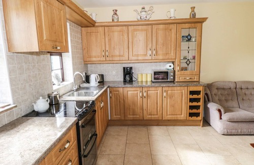 Ballysadare Cottage | BELLADRIHID COTTAGE, pet friendly in Ballysadare, County Sligo