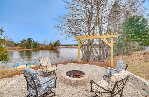 Bellaire Cottage | Bellaire Escape: Ski Schuss Mtn, Walk to Shorts!