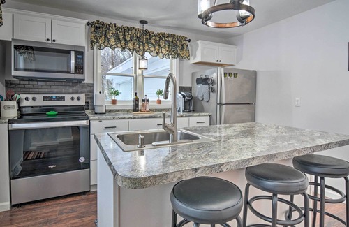 Bellaire Cottage | Bellaire Home w/Yard ~ 4 Miles to Torch Lake