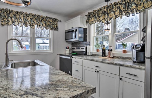 Bellaire Cottage | Bellaire Home w/Yard ~ 4 Miles to Torch Lake