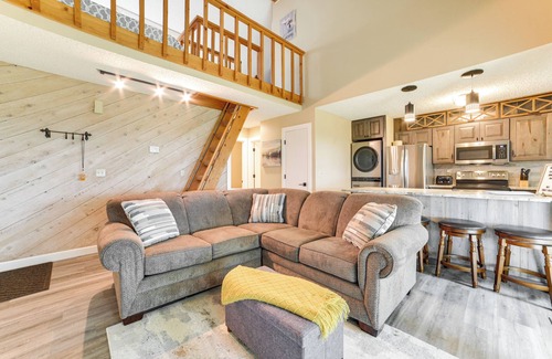Bellaire Condo | Bellaire Ski Condo: 1 Mi to Summit Mountain!