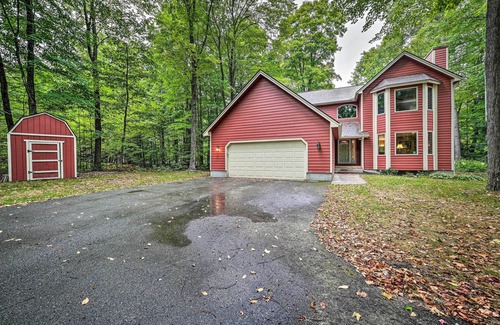 Mancelona Cottage | Bellaire Ski Escape ~ 1 Mile to Schuss Mountain!