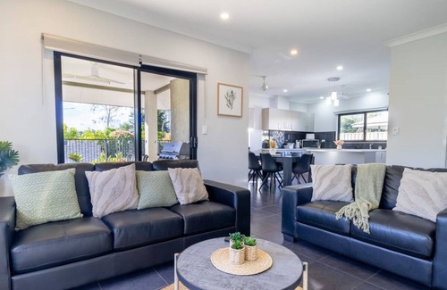 Bellamack House | Bellamack Beauty | Pool and Pergola | 3 Bed 2 Bath by Tropical BNB
