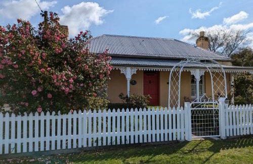 Longford House | Bellamona Cottage Longford