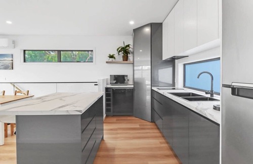 Ocean Grove Apartment | Bellarine Apartment I Stones throw to Beach