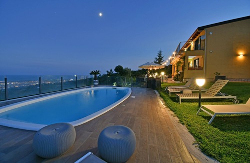 Mascali House | Bellavista Etna 300 sqm villa, Pool +jacuzzi