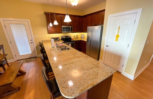 Greers Ferry House | Bellawood Resort #4 Sleeps 4. Lakefront Downstairs Unit with Boat Slip