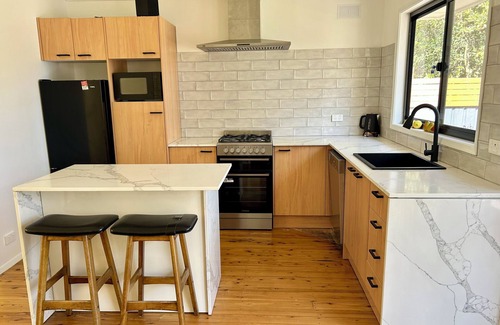 Wallaga Lake House | Bellbird Lakeside Cottage