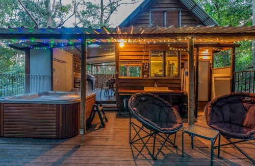 Kenilworth Cabin | Bellbird Studio, pet friendly, glamping getaway