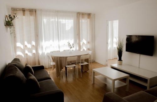 Herouville-Saint-Clair Apartment | Belle appartement lumineux -Tram au pied de l'immeuble -